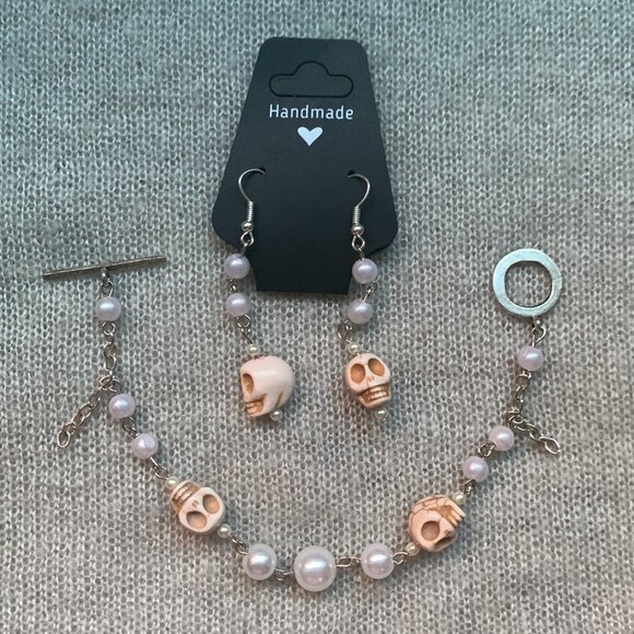 💀 Handmade Skull & Pearl Beaded Bracelet and Earrings Set - Picture 2 of 11